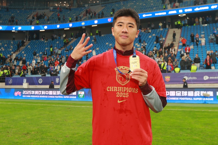 LOL DOTA2 CS:GO Esports-东体：李圣龙并非没有其他选择，但最终选择留在海港去B队踢球