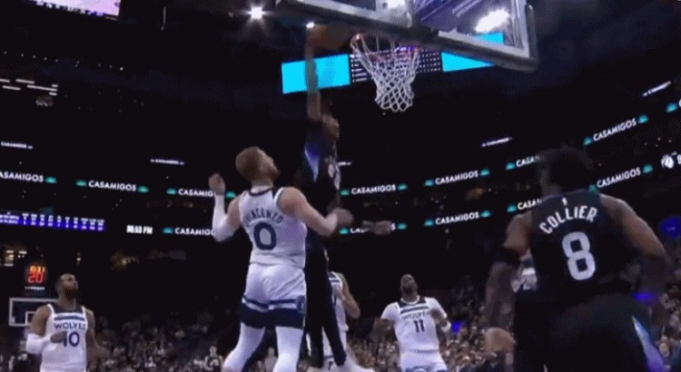 电竞比分网-鹰击长空！贝利生掏麦丹 反击行进间送滑翔战斧重扣炸翻全场